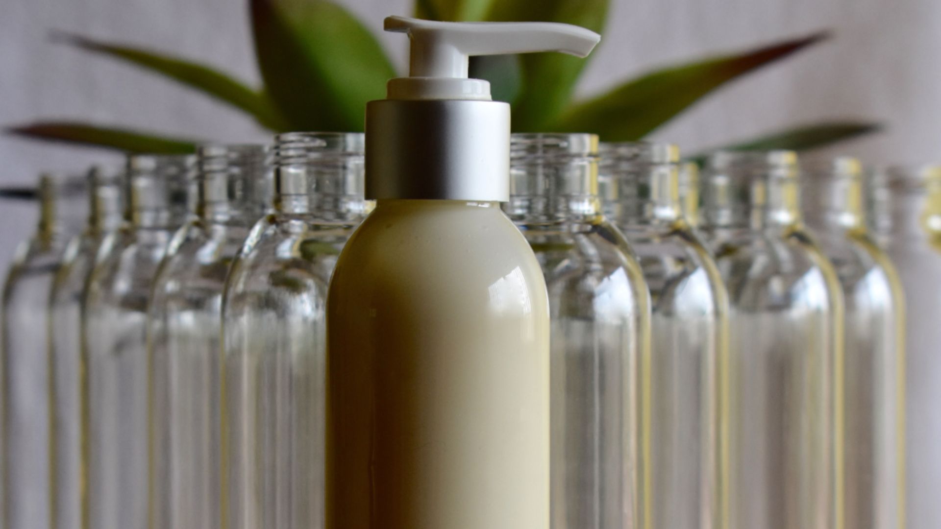 NERAK body lotion, filled by hand